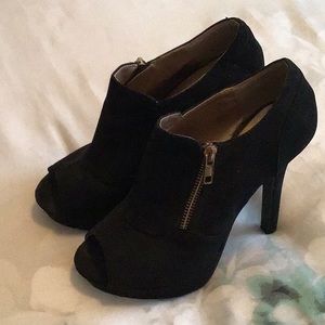 Deb 5” Black heels